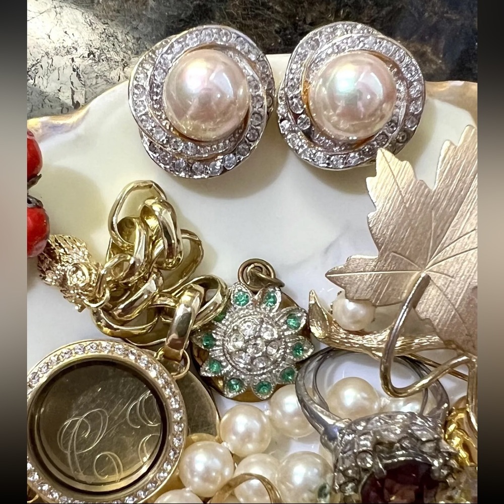 Vintage Estate Costume Jewelry 5 LB Lots, Signed And Unsigned, All wearable - Picture 14 of 16